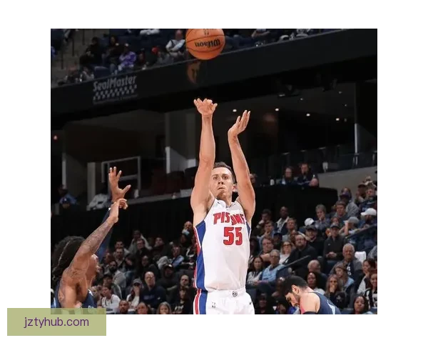 活塞逆袭东部率先晋级季后赛缺少坎宁安仍展现强劲战斗力与团队深度